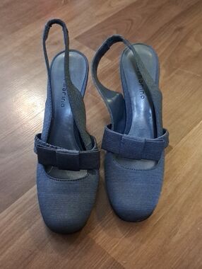 Ann Marino Charcoal Gray Slingback Bow Pumps
